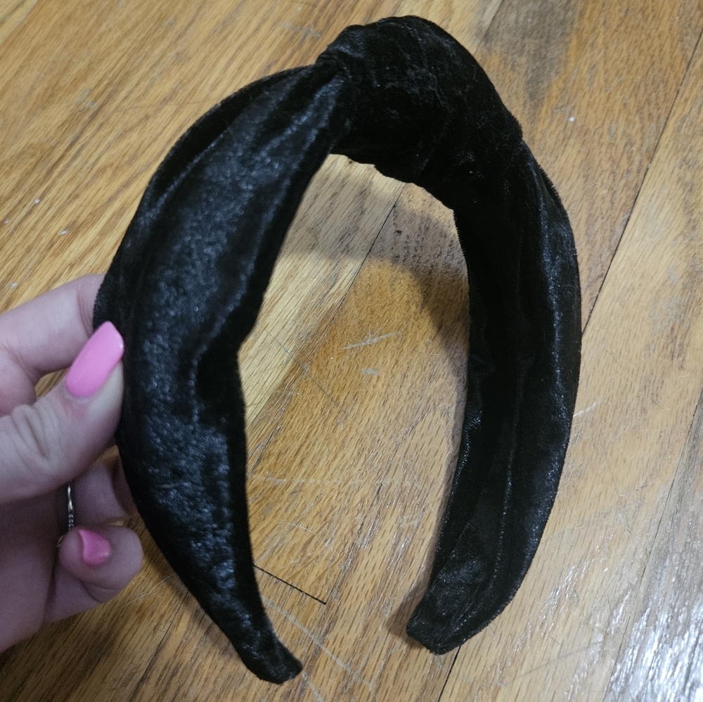 Black velour knotted headband from Victoria's Secret - Picture 5 of 7